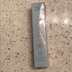 Overnight hand cream